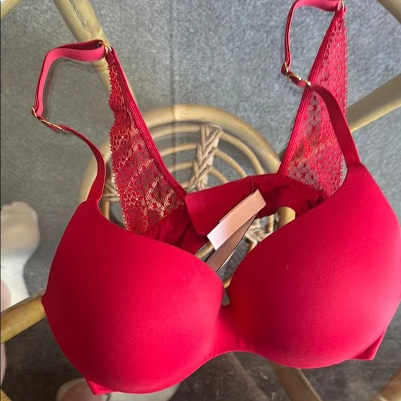 Victoria's Secret Red Bra Intimates & Sleepwear - Picture 4 of 5